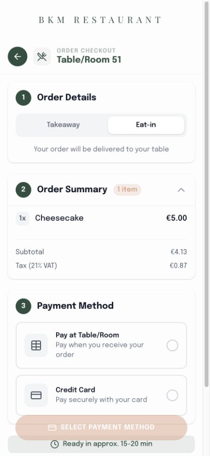DigitalMenu-Bestellübersicht mit Essen im Restaurant, Käsekuchen, Gesamtbeträgen und Zahlungsoptionen